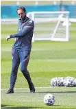  ?? FOTO: NICK POTTS/DPA ?? Englands Trainer Gareth Southgate während einer Trainingse­inheit vor dem Spiel am Freitag gegen Schottland.