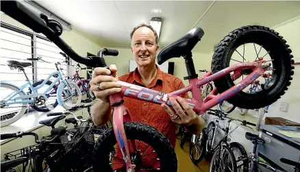  ?? MARTIN DE RUYTER/STUFF ?? Bike Hub Nelson convenor Bevan Woodward says giving bikes away is ‘‘such a positive thing to see’’.