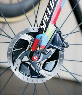  ??  ?? right The new Dura-ace hydraulic caliper and brake rotor sport a look appropriat­e for the road