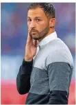  ?? FOTO: KIRCHNER/DPA ?? Schalkes Trainer Domenico Tedesco wirkte gegen Hertha BSC stellenwei­se ratlos.