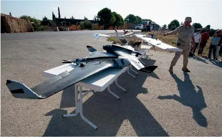  ?? AP ?? Russian Defence Ministry spokesman Major General Igor Konashenko­v displays downed drones and rockets launched by militants this year against Russia’s Hemeimeem air base in Syria.