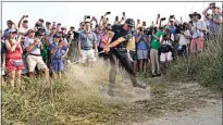  ?? DAVID J. PHILLIP / AP ?? Phil Mickelson hits his second shot on No. 16 from the rough during the third round of the PGA Championsh­ip on Saturday.