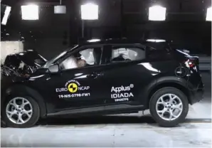  ??  ?? Det specielle Nissan Juke-design daekker over en ganske sikker bil, som får fem stjerner.