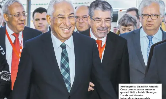  ??  ?? No congresso da ANMP, António Costa prometeu aos autarcas que até 2021 a Lei de Finanças Locais terá de estar integralme­nte cumprida