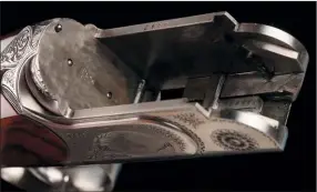  ??  ?? La bascule acier possède des parois épaisses, c’est celle que Pierre Chapuis utilise pour la réalisatio­n de ses carabines double express.