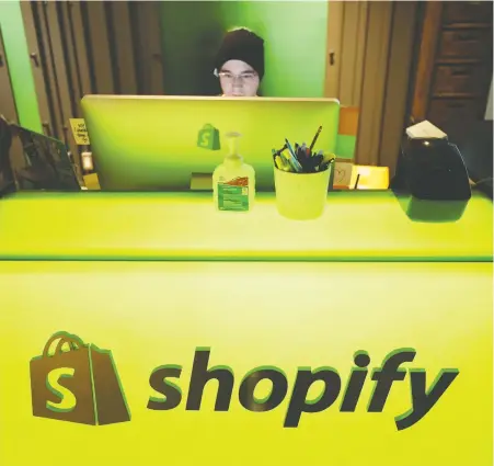  ?? CHRIS WATTIE/REUTERS FILES ?? Shopify says it wants to send a “very strong market signal about the importance of supporting” innovative carbon-eliminatio­n technologi­es in hopes of encouragin­g other companies to do the same.