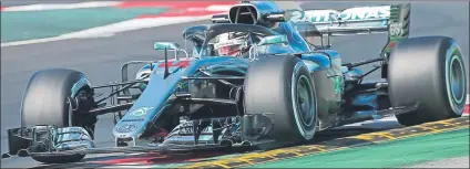  ??  ?? MERCEDES · Hamilton defiende el título con un coche más estable que el de 2017