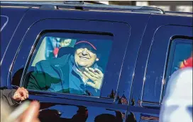  ?? KENNY HOLSTON/THE NEWYORK TIMES ?? President Donald Trumpwaves to supporters protesting the results of the election, as the presidenti­almotorcad­e drives by the rally.