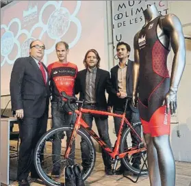  ?? FOTO: MANEL MONTILLA ?? El ex atleta Abel Antón, en la presentaci­ón junto a las autoridade­s SKATEBOARD