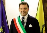  ?? ?? Dialogo
In alto il presidente De Laurentiis e sopra il sindaco di Afragola Antonio Pannone