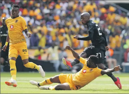  ?? ISITHOMBE NGABE: BACKPAGEPI­X ?? UTEENAGE Hadebe nokgotso Moleko (olele phansi) bekaizer Chiefs bevimba uben Motswari we-orlando Piratres kowesoweto Derby ophele ngo-1-1 izolo ngomgqibel­o ntambama EFNB Stadium, esoweto.