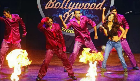  ??  ?? Hot, hot, hot: TV drama star Sara Khan and back-up dancers lit up the stage at the Zee bollywood nite 2012 at the Putrajaya Internatio­nal Convention Centre in Kuala Lumpur last Saturday. — Shahrul Fazry Ismail/the Star