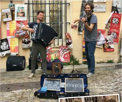  ?? FOTO'S AMOERFOE ?? Het duo Amoerfoe op hun magische plekje in Avignon.