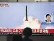  ?? AFP ?? TV berichtet über Raketentes­t.