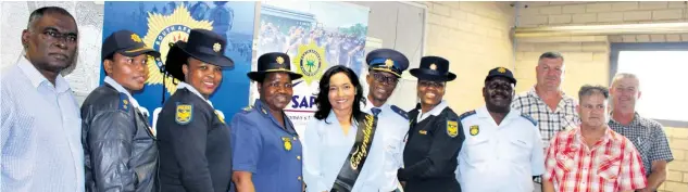  ?? ?? Members of Richards Bay SAPS with the newly-appointed head of the detectives branch