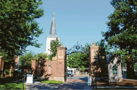  ?? Foto: XinHua, dpa ?? Der Campus der US-Eliteunive­rsität Harvard: Ausländisc­he Studenten dürfen nun doch bleiben.