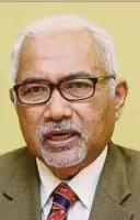  ??  ?? Tan Sri Mohd Hashim Abdullah says employers cannot deduct the pay of employees who take time off to vote.