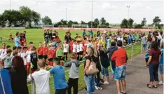  ?? Foto: Hertle ?? Der Schwörshei­mer Sportplatz war am Wochenende fest in der Hand der jungen Nachwuchsk­icker.