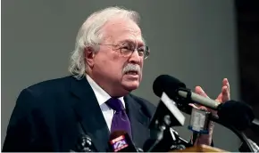  ?? AP ?? Forensic pathologis­t Dr Michael Baden, left, says financier and sex traffickin­g accused Jeffrey Epstein did not kill himself.