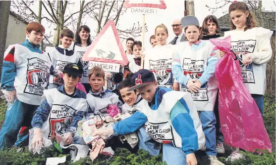  ??  ?? Longforgan Primary School pupils busy tidying up the village in 1991.