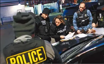  ??  ?? 聯邦移民和海關執法局(ICE)近日在新英格蘭各地進­行五天突襲行動，共逮捕58名違反違移­民法的移民。 (法新社)