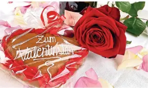  ??  ?? Jeder Valentins-box liegt ein süßes Lebkuchenh­erz bei.