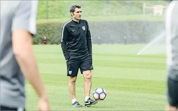  ?? JAVIER ZORRILLA / EFE ?? Ernesto Valverde, según todos los indicios, será el próximo entrenador del FC Barcelona