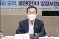  ?? [연합뉴스] ?? 이종호 과학기술정보통신부 장관이 23일 오후 대전시 유성구 한국전자통신연구원(ETRI)에서 열린 ‘위기 극복과 도약을 위한 출연연구기관장 간담회’에참석해인사말을하고 있다.