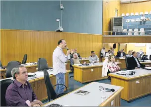  ?? Fernando Cremonez/CML ?? O secretário de Fazenda, Edson de Souza, se reuniu com os vereadores e colocou a equipe da prefeitura à disposição para esclarecer dúvidas