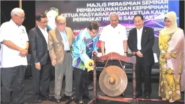  ??  ?? Abang Johari hitting the gong to open the seminar. Also seen (from left) are Manyin, Dr Chan, Uggah, Awang Tengah, Wong and Fatimah.