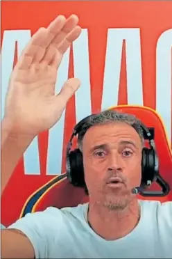  ?? ?? Luis Enrique responde durante el stream.