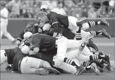  ?? NWA Democrat-Gazette/ANDY SHUPE ?? Bentonvill­e players celebrate after beating Conway 6-5 Friday during the Class 7A baseball state championsh­ip game at Baum Stadium in Fayettevil­le. More photos are available at arkansason­line.com/galleries.