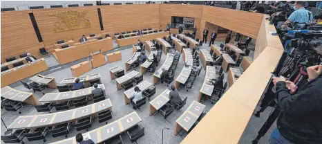  ?? FOTO: ULI DECK/DPA ?? Hier pocht das Herz der baden-württember­gischen Demokratie: Im Landtag in Stuttgart sitzen künftig vier Abgeordnet­e aus dem Wahlkreis 61.