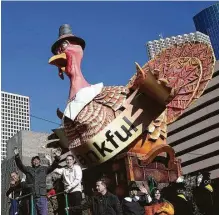  ?? Yi-Chin Lee / Houston Chronicle ?? El desfile del Día de Acción de Gracias vuelve a tener lugar en el centro de la ciudad.