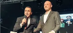  ??  ?? Sul palco Il vicepresid­ente della Camera, Di Maio, con Violi (a destra)