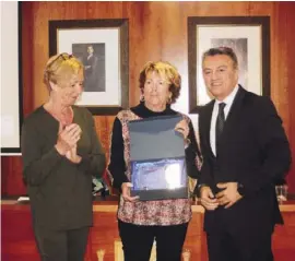  ??  ?? Mandy Conway (centre) with Doris Courcelles and Jose Chulvi