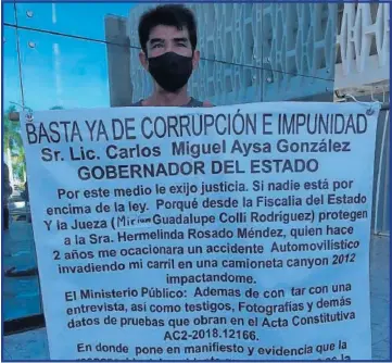  ??  ?? Rafael Martín Pérez Can, con manta en mano se plantó en los bajos del Palacio