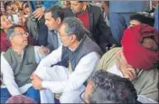  ??  ?? ■ Kirori Singh Bainsla with minister Vishvendra Singh and IAS Neeraj K Pawan talk with Vijay Bainsla on railway tracks at the Malarna Dungar station in Sawai Madhopur on Saturday. HT PHOTO