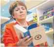 ?? FOTO: DPA ?? Margot Käßmann: Im Namen Luthers unterwegs in Buchhandlu­ngen, auf Marktplätz­en – und in der ganzen Welt.