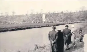  ?? PHOTO: JIM WILD ?? ●●The ski jump at Reddish Vale Country Park in 1960