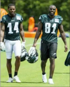  ?? CHRIS SZAGOLA – THE ASSOCIATED PRESS ?? Eagles receiver Kamar Aiken, right, heads to the locker room with catching mate Mike Wallace, left, at Eagles training camp July 26.