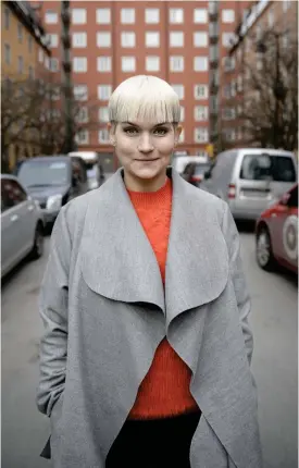  ?? FoTo: Noella JoHaNssoN/TT ?? Tiffany Kronlöf har kreativite­ten med sig från uppväxten i Sorunda utanför Stockholm. Hon sjunger och skriver texter, men är också utbildad mönsterkon­struktör.