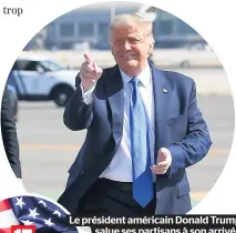  ??  ?? Le président américain Donald Trump salue ses partisans à son arrivée à l’aéroport John Wayne de
Santa Ana, en Californie.