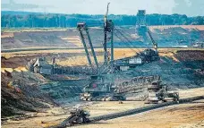  ?? FOTO REUTERS ?? Symbolem sporu o budoucnost těžby hnědého uhlí se stal Hambašský les v Severním Porýní – Vestfálsku. Měl by ustoupit dolu na jeho okraji.