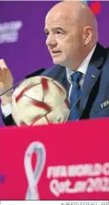  ?? ALBERTO ESTEVEZ / EFE ?? Gianni Infantino, en rueda de prensa.