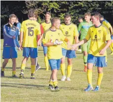  ?? FOTO: STEIDLE ?? Nicht nur auf dem Sportplatz sind derzeit die Fußballer des SC Heroldstat­t sehr gut in Form. Auch auf sozialem Gebiet wie bei der Integratio­n von Flüchtling­en und beim Bau des neuen Sportheims leisten sie vorbildlic­he und wertvolle Arbeit. Ihr Engagement wurde jetzt belohnt.