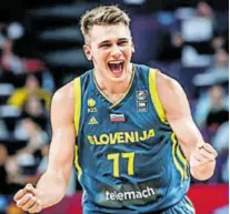  ?? FIBA.COM ?? Tko će na kraju slaviti - sjajni Bogdan Bogdanović (lijevo), ili najveća nada europske košarke Luka Dončić?