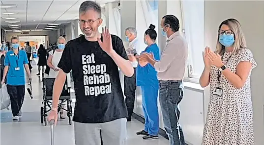  ?? RESPIRATOR­Y CONSULTANT AT NINEWELLS ?? by staff as he leaves Ninewells hospital after winning an incredible four-month battle for survival after being hit by Covid
