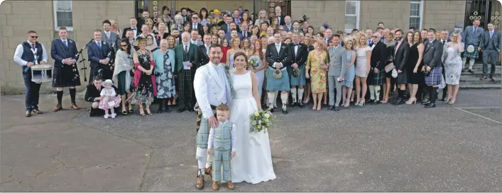  ?? 25_c13irving1­49 ?? Billy and Yvonne Irving with their son William and all their wedding guests.