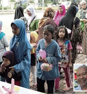  ??  ?? Festive treat: People lining up to collect their meals which were part of the Free Food for Ramadan programme in Kuantan last year. (Inset) Syed Azimal.